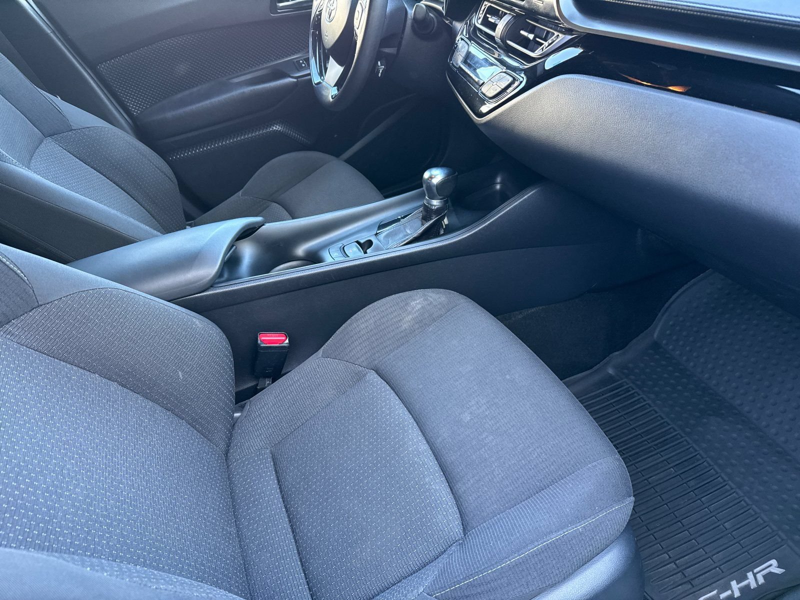 Used 2018 Toyota C-HR XLE FWD image 16