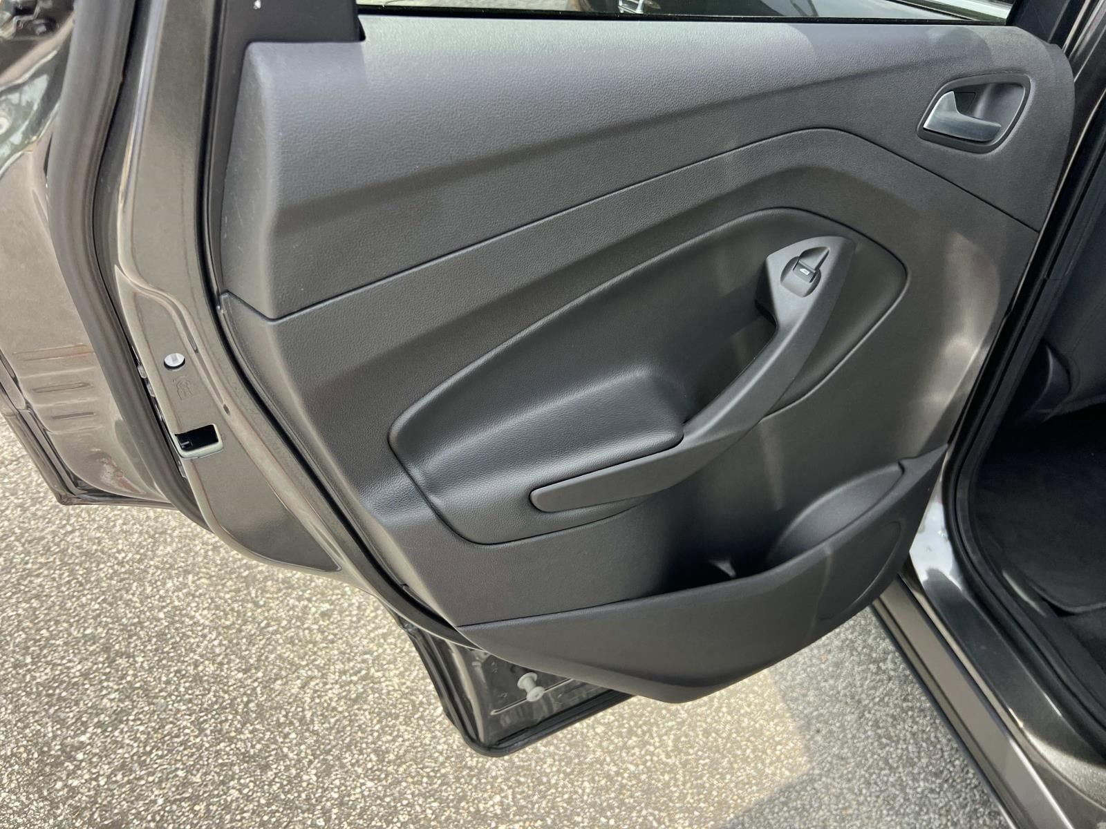 Used 2015 Ford Escape SE FWD image 21