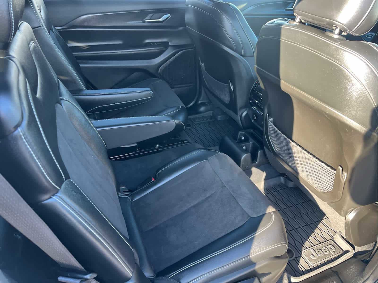 Used 2023 Jeep Grand Cherokee L Laredo image 19
