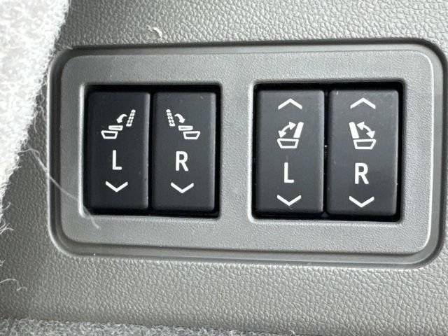 Certified 2023 Cadillac XT6 Premium Luxury w/ Technology Package FWD image 11
