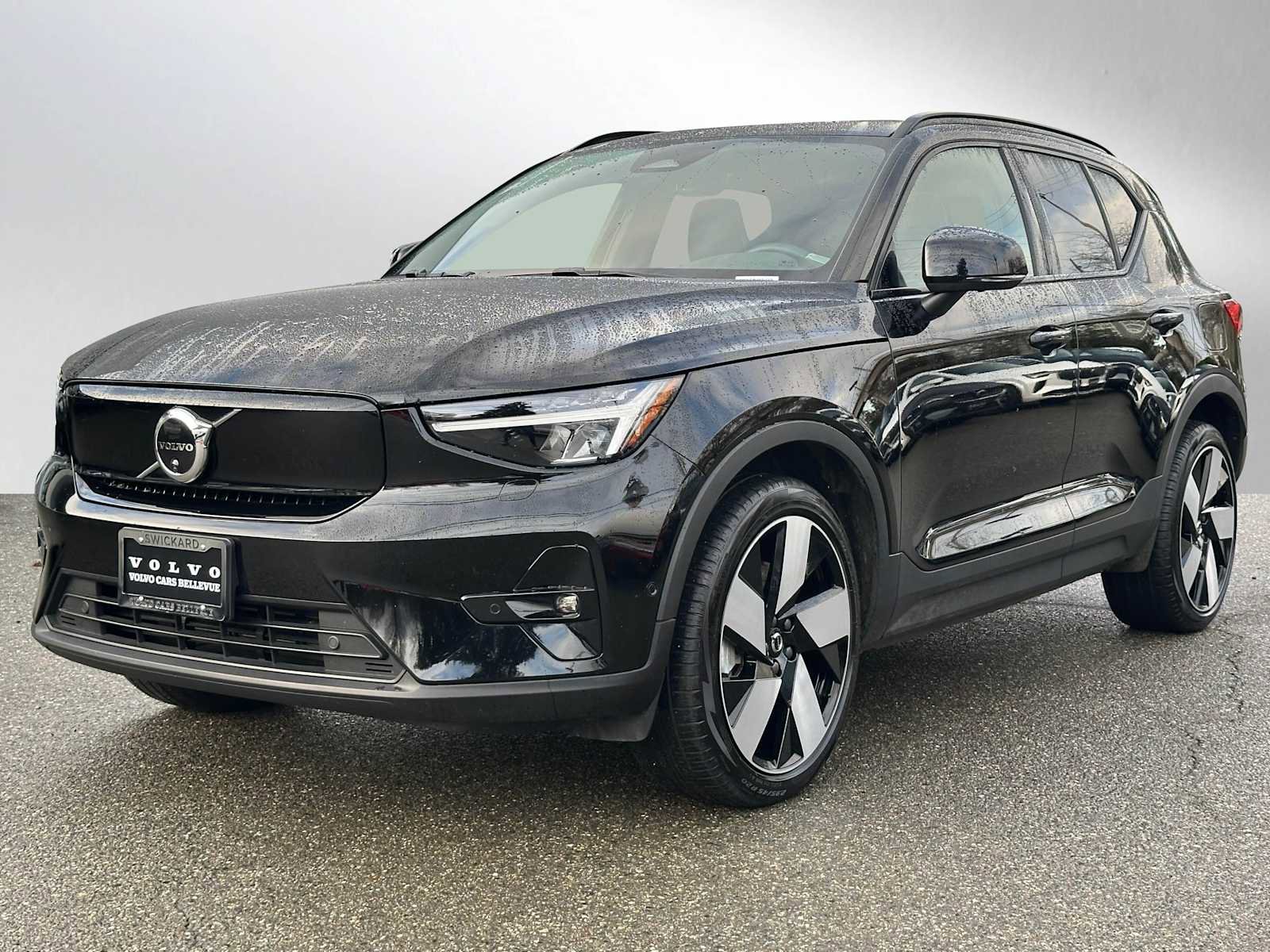 Used 2023 Volvo XC40 Recharge Plus image 7