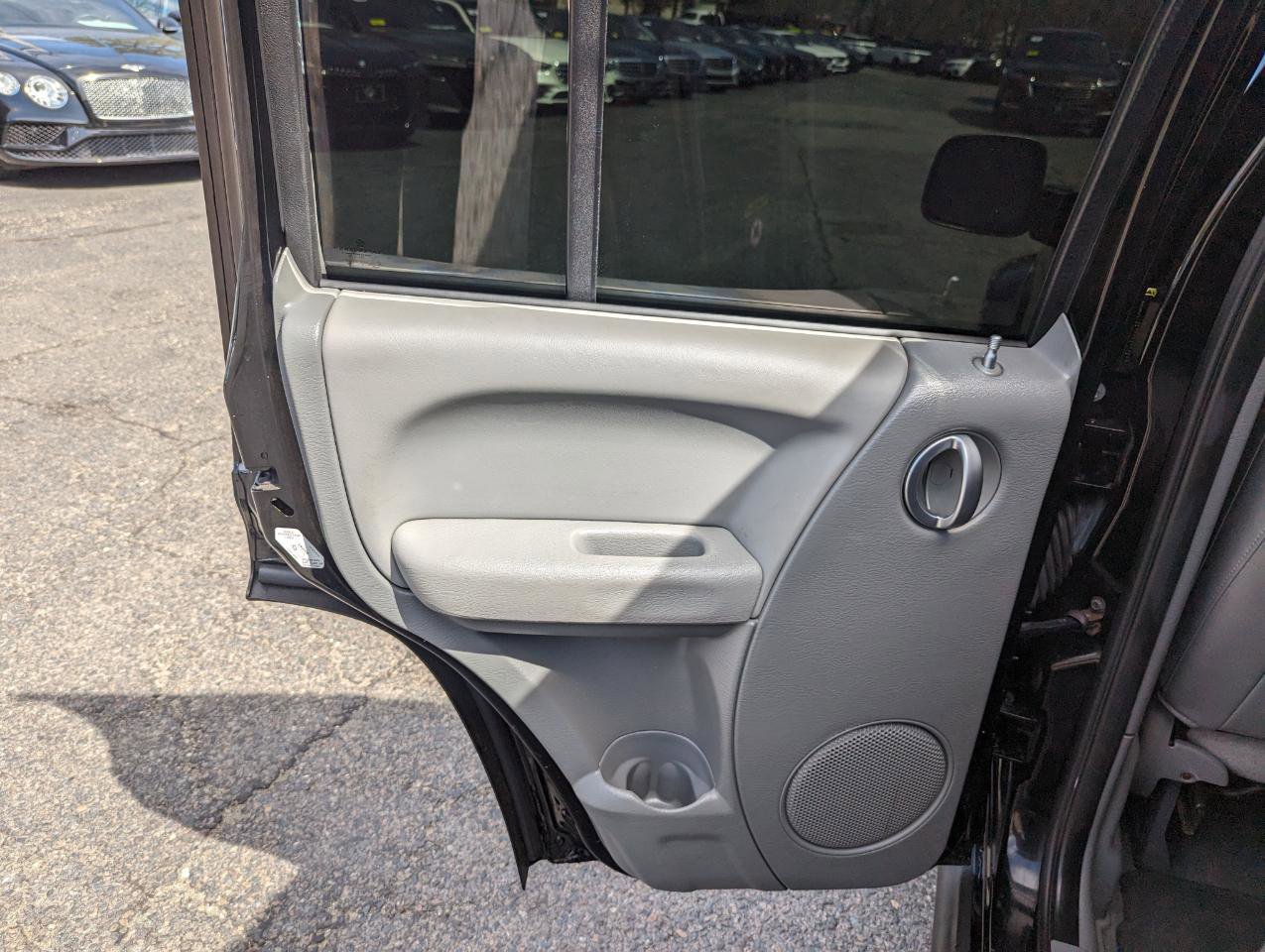 Used 2005 Jeep Liberty Limited AWD/4WD image 35