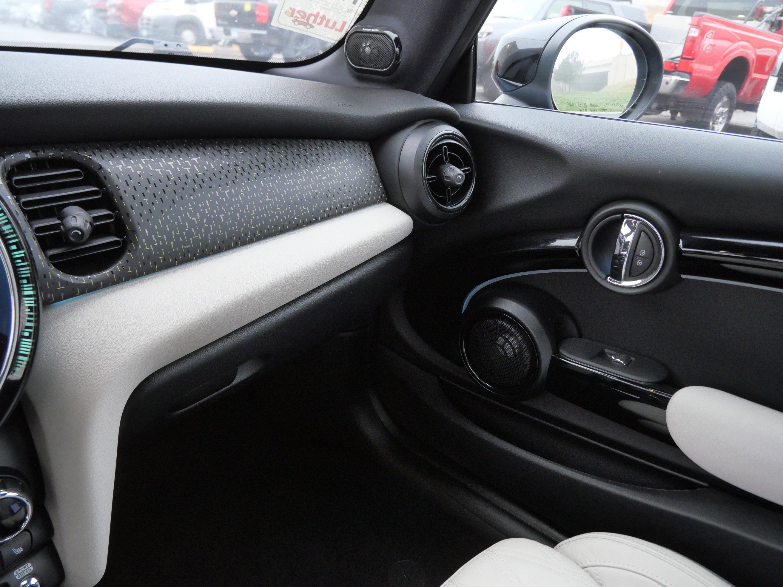 Used 2023 MINI Cooper SE image 11