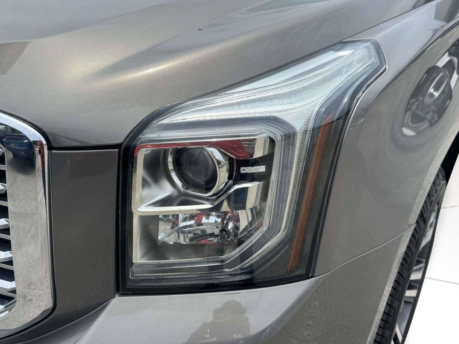 Used 2019 GMC Yukon Denali w/ Denali Ultimate Package AWD/4WD image 13