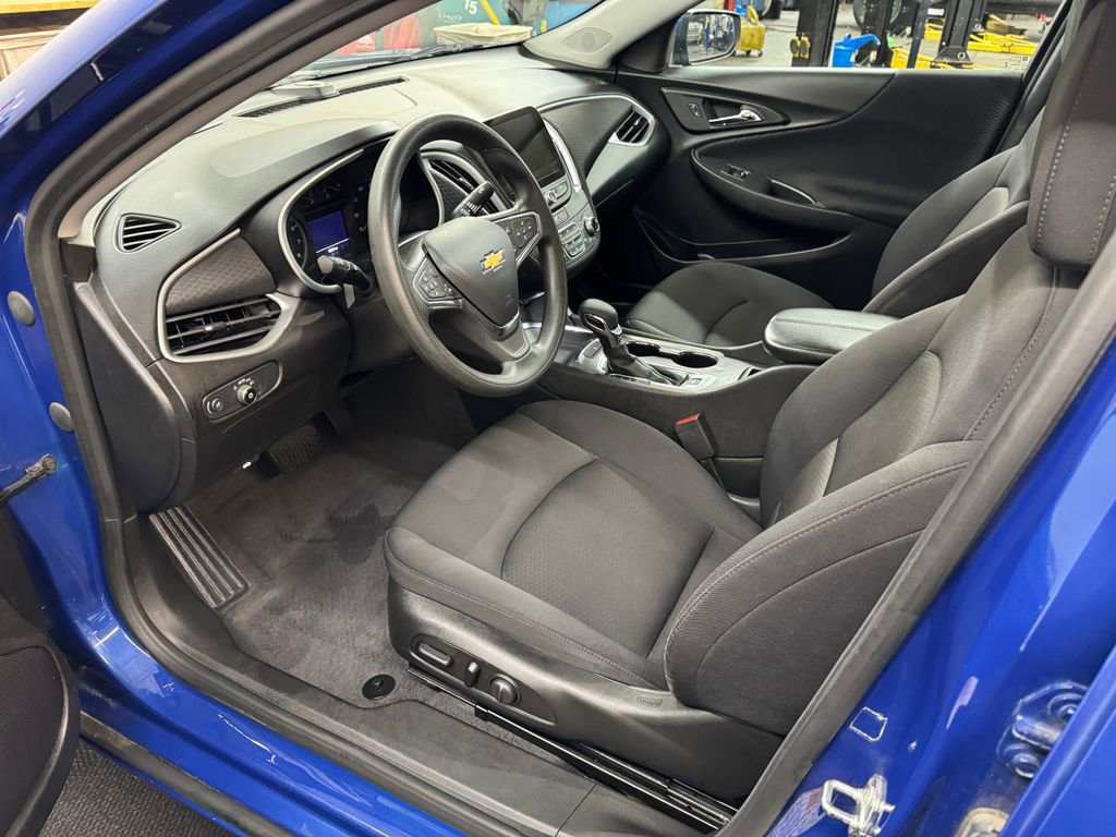 Used 2023 Chevrolet Malibu LT FWD image 13