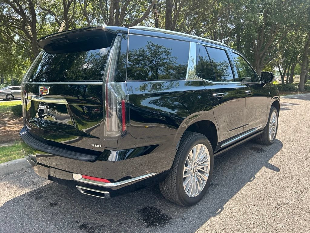 Used 2026 Cadillac Escalade Luxury AWD/4WD image 6