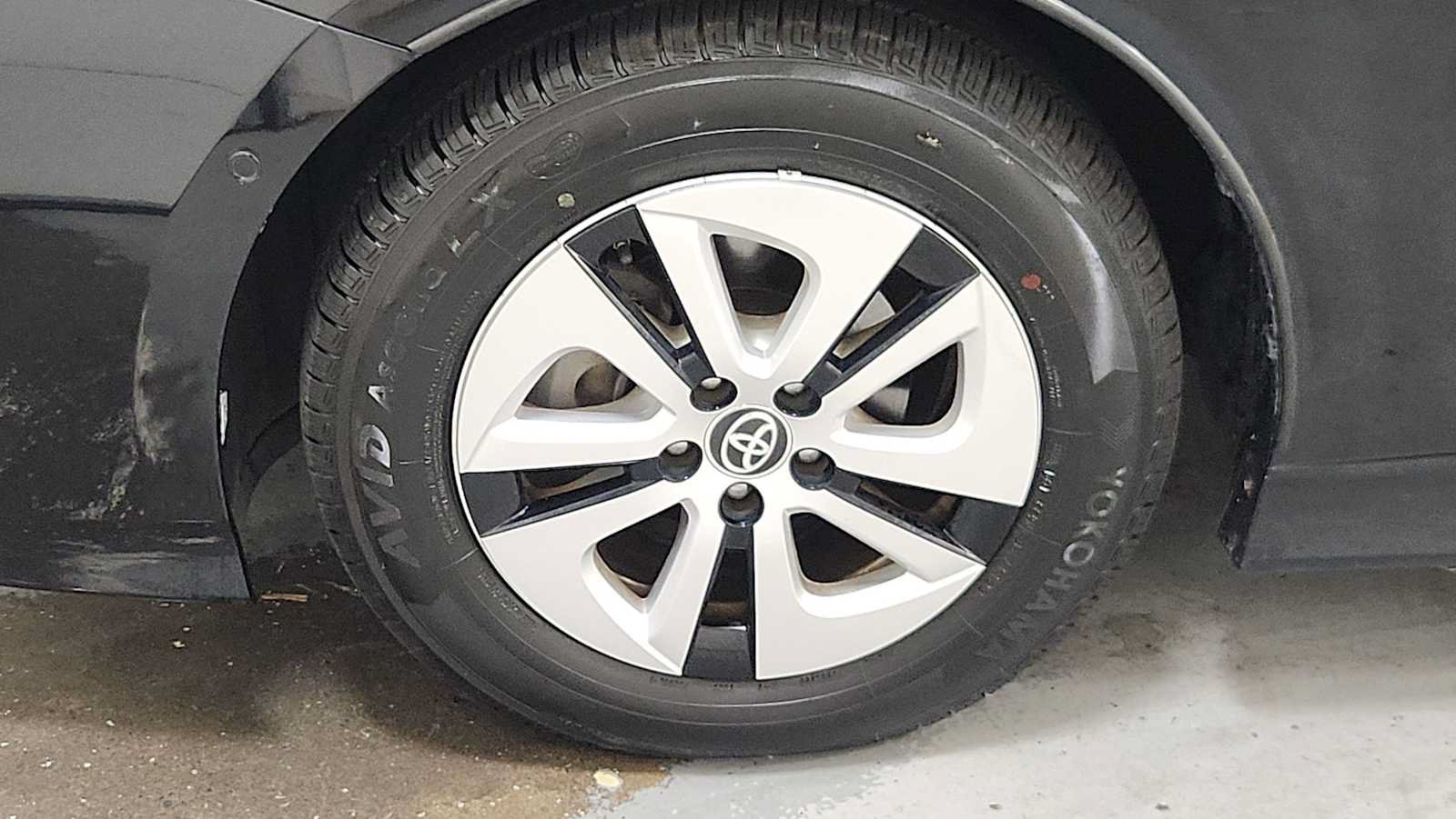 Certified 2018 Toyota Prius Three FWD image 10