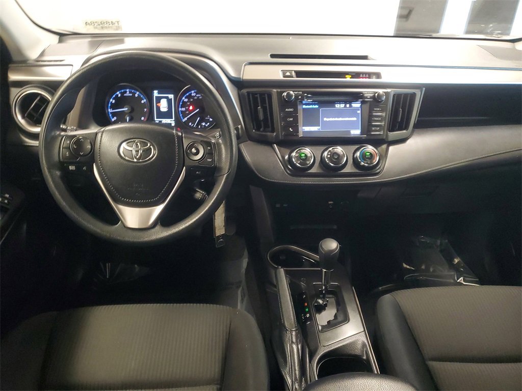 Used 2018 Toyota RAV4 LE image 9