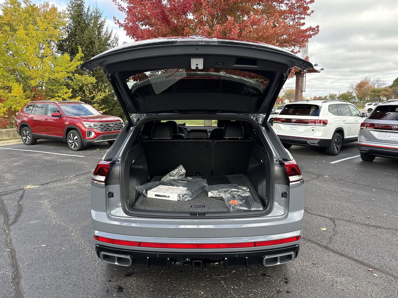 New 2026 Volkswagen Atlas Cross Sport SEL Premium R-Line image 25