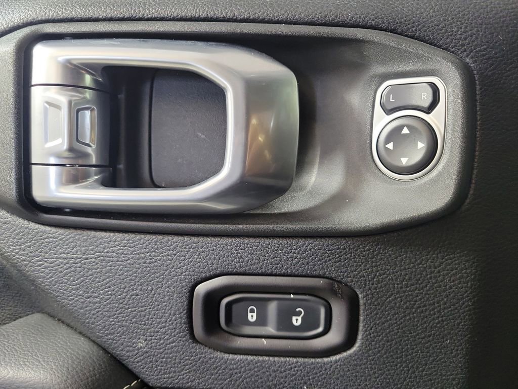 Used 2019 Jeep Wrangler Unlimited Sahara AWD/4WD image 16