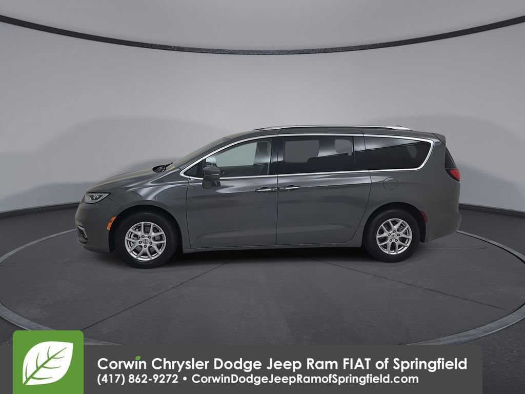 Used 2021 Chrysler Pacifica Touring-L w/ Uconnect Theater Family Group FWD image 8