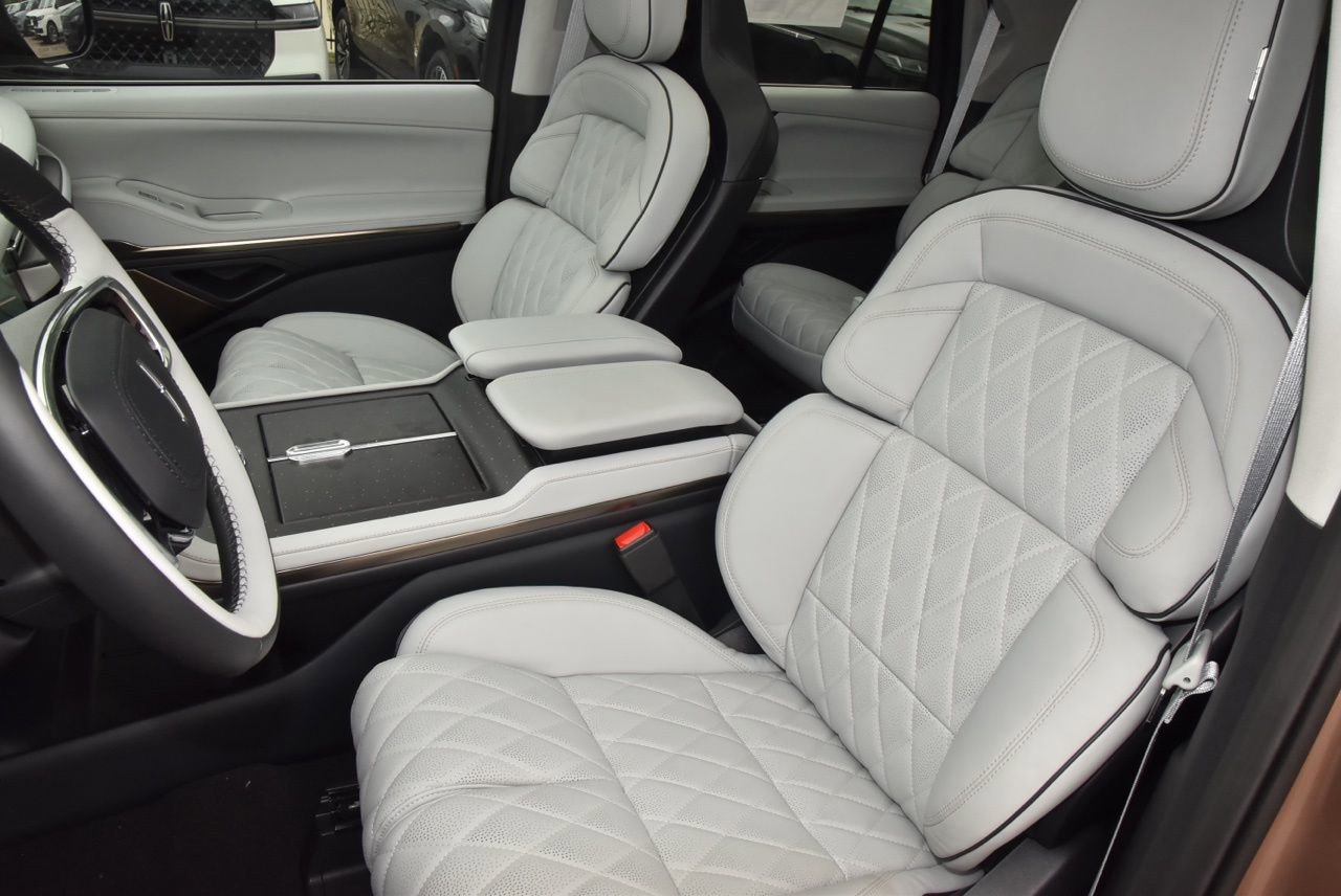 New 2026 Lincoln Navigator Black Label AWD/4WD image 36