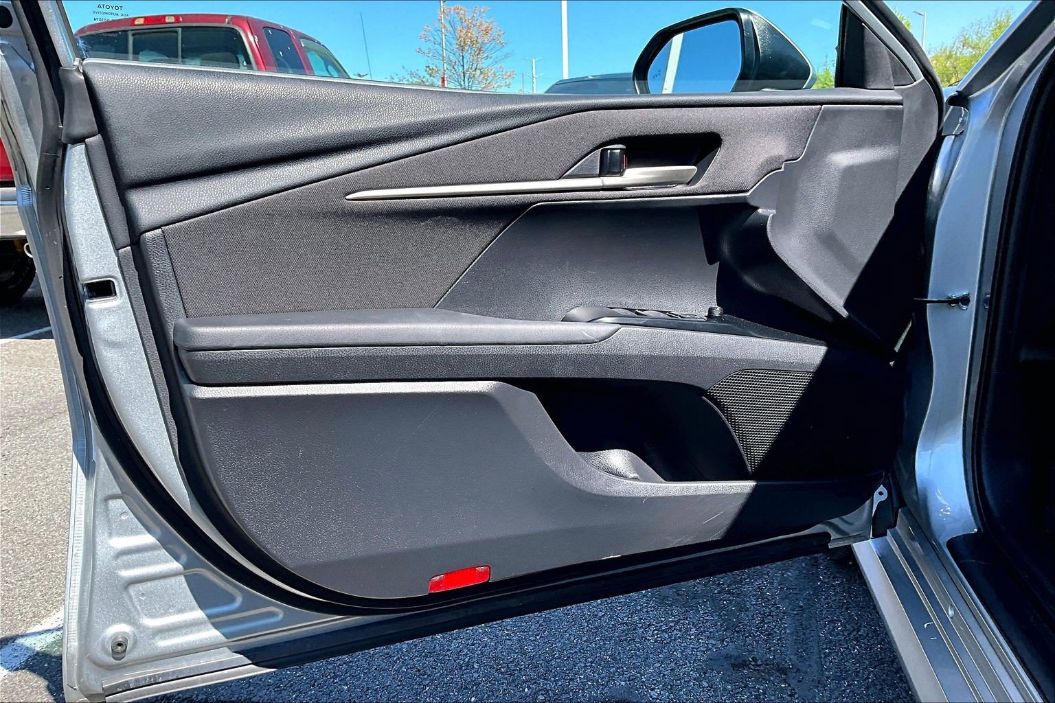 Used 2025 Toyota Camry LE FWD image 21