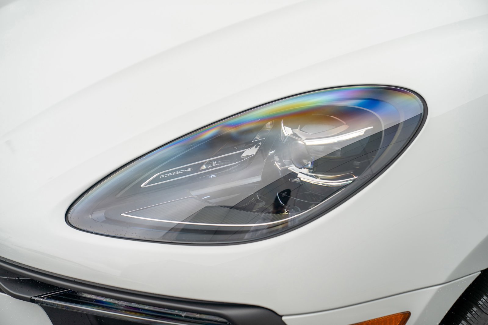 Certified 2025 Porsche Macan image 30