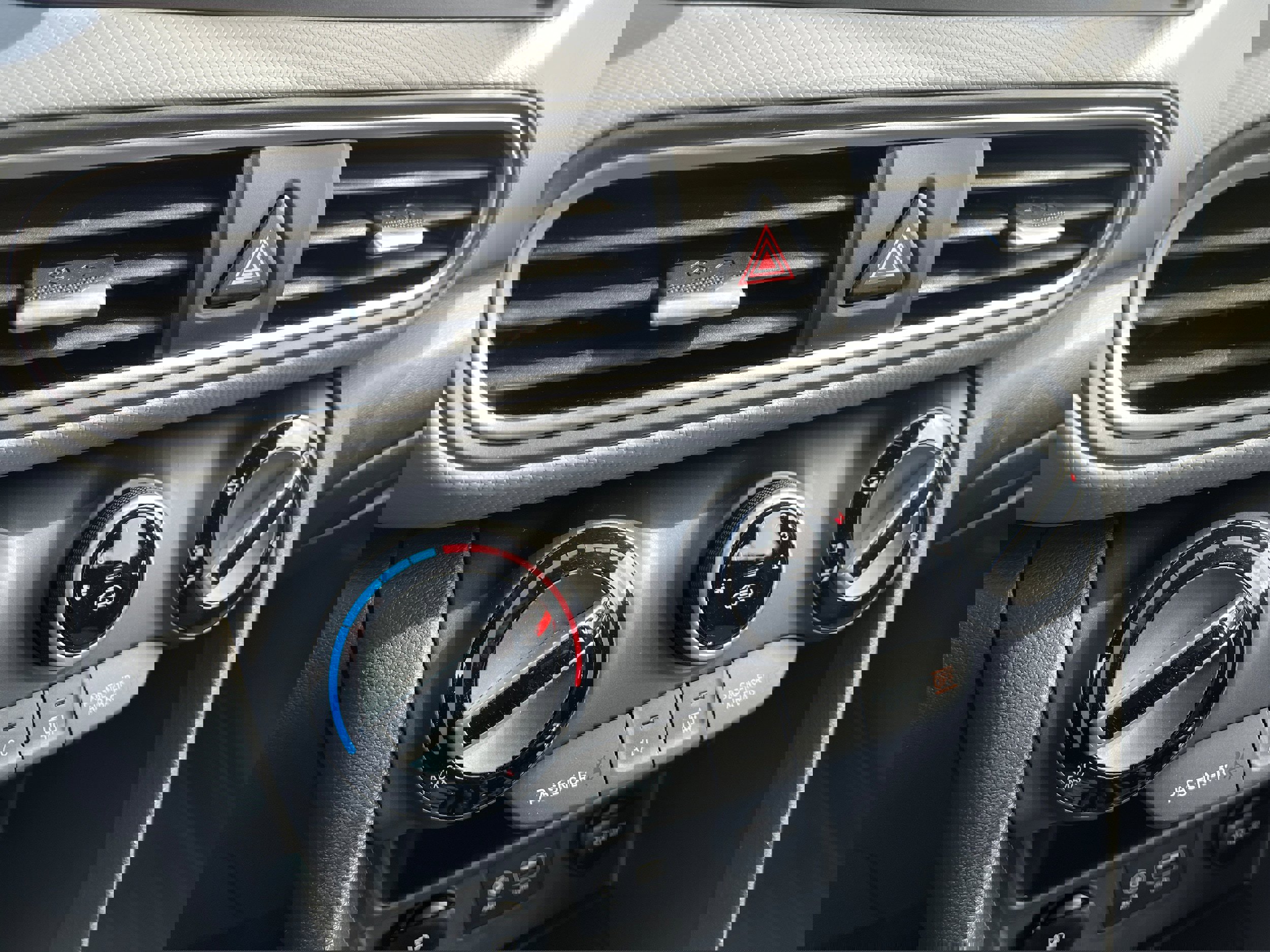 Used 2021 Hyundai Kona SE image 17