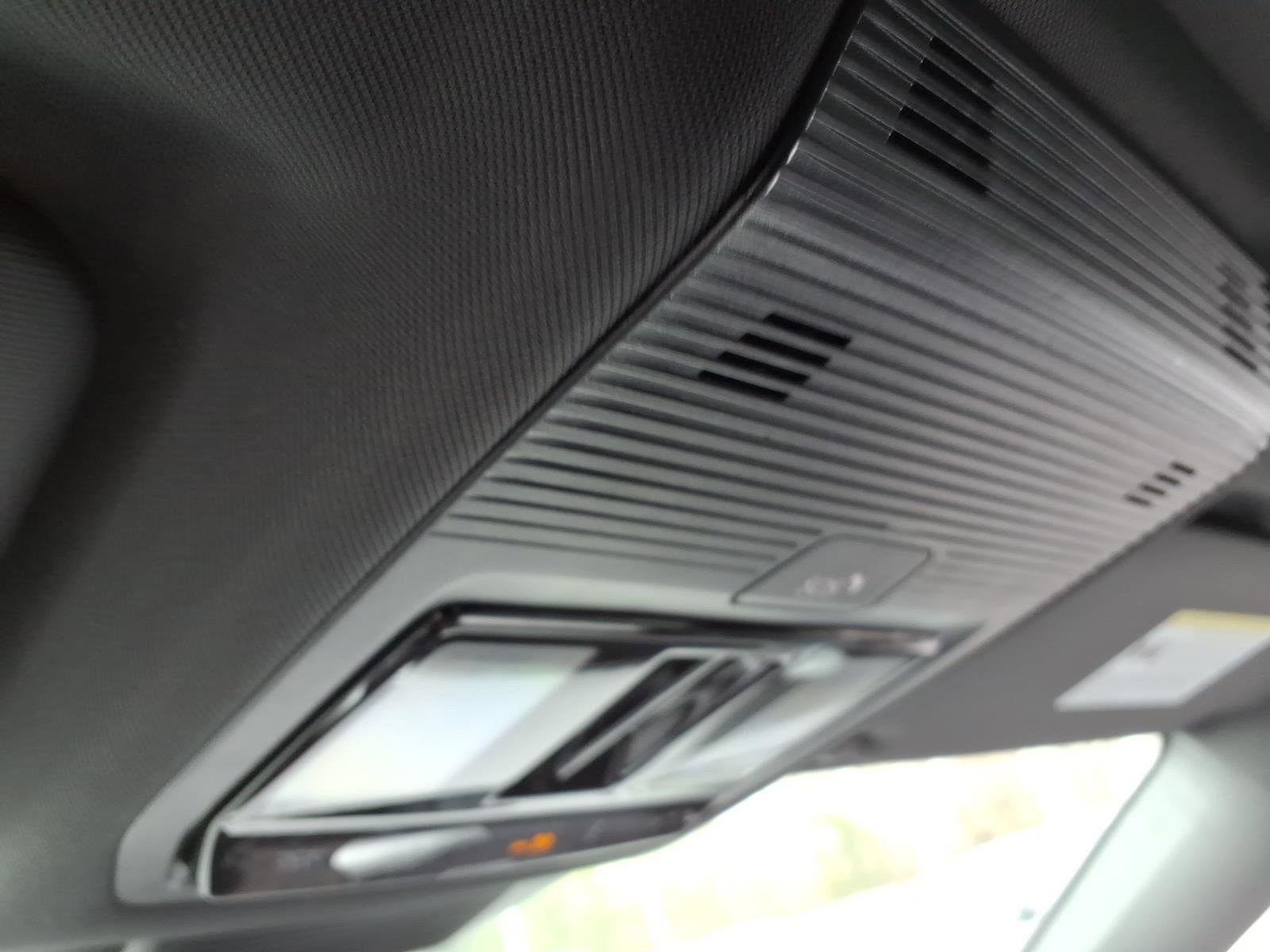 New 2026 Volkswagen Tiguan SE R-Line image 18