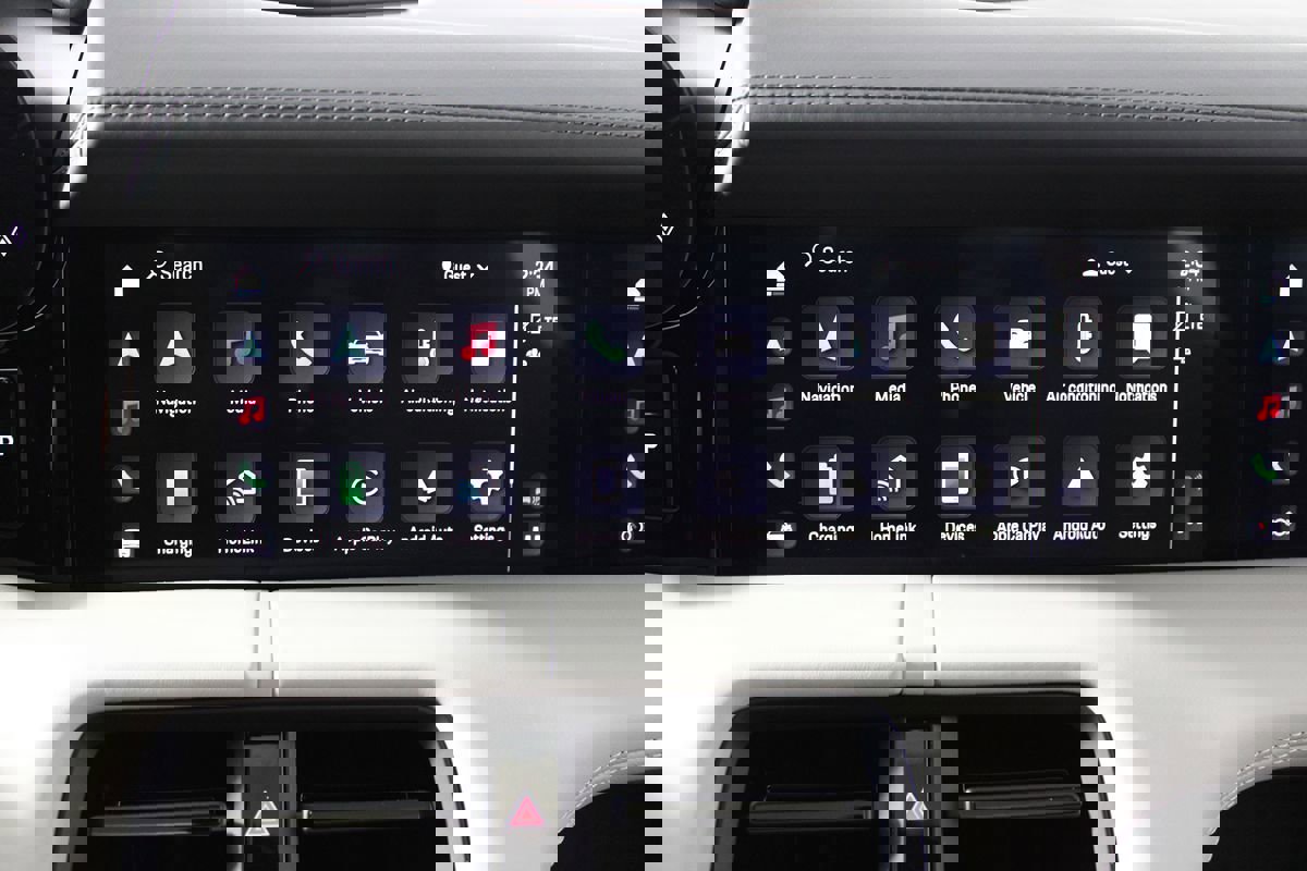 Used 2023 Porsche Taycan w/ Premium Package RWD image 32