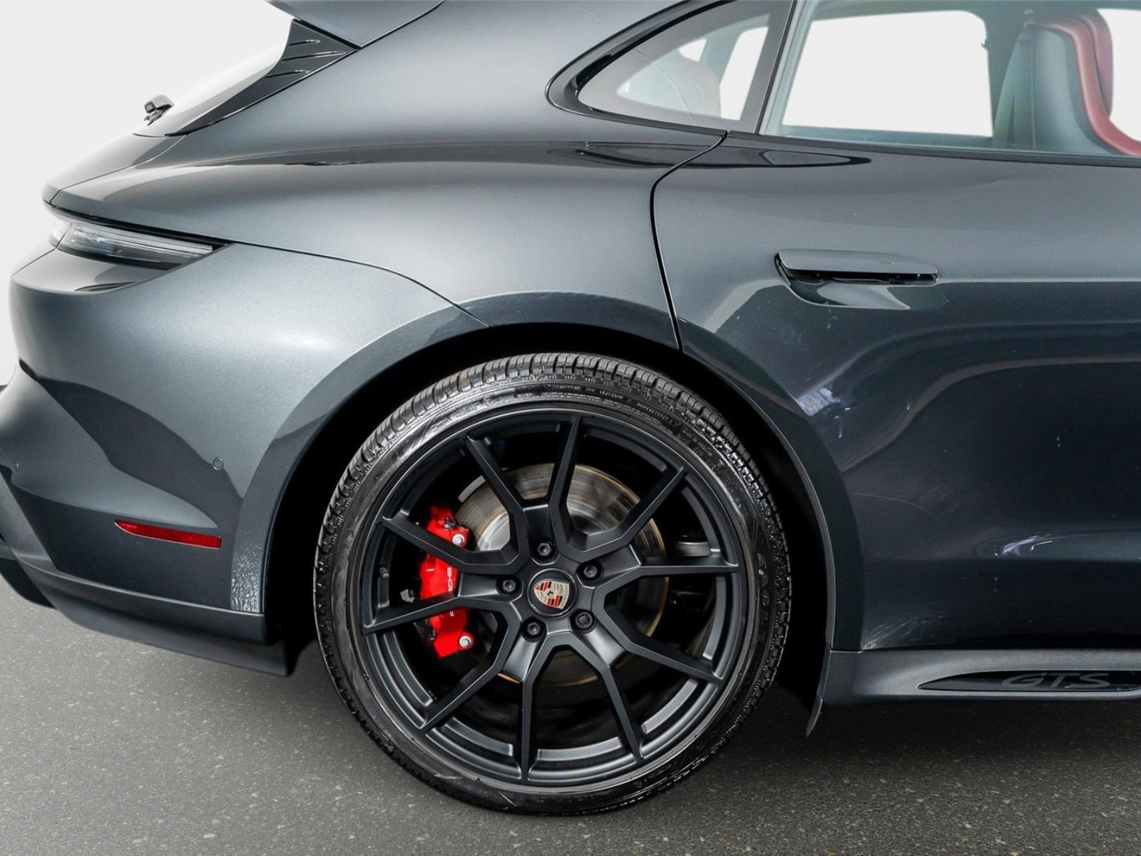 Used 2023 Porsche Taycan GTS w/ Technology Package image 8