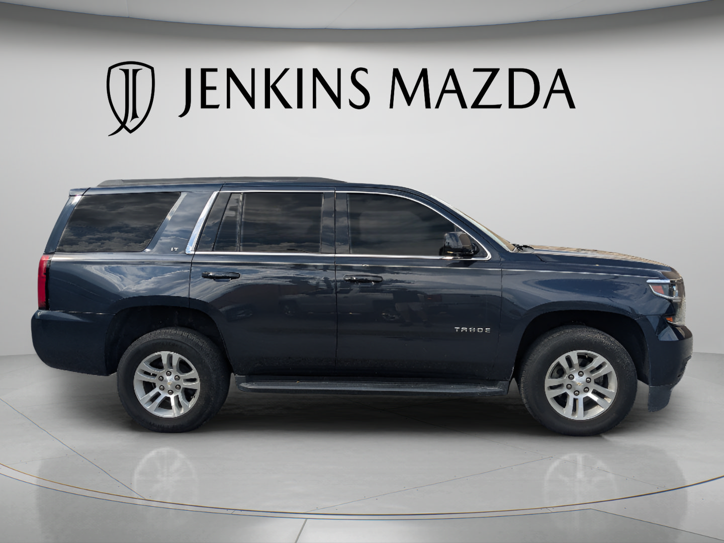 Used 2019 Chevrolet Tahoe LT w/ Luxury Package AWD/4WD image 7