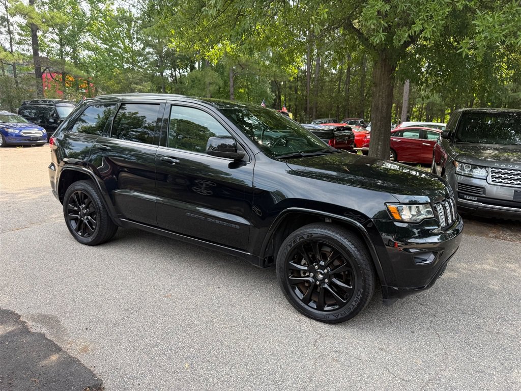 Used 2018 Jeep Grand Cherokee Altitude RWD image 4