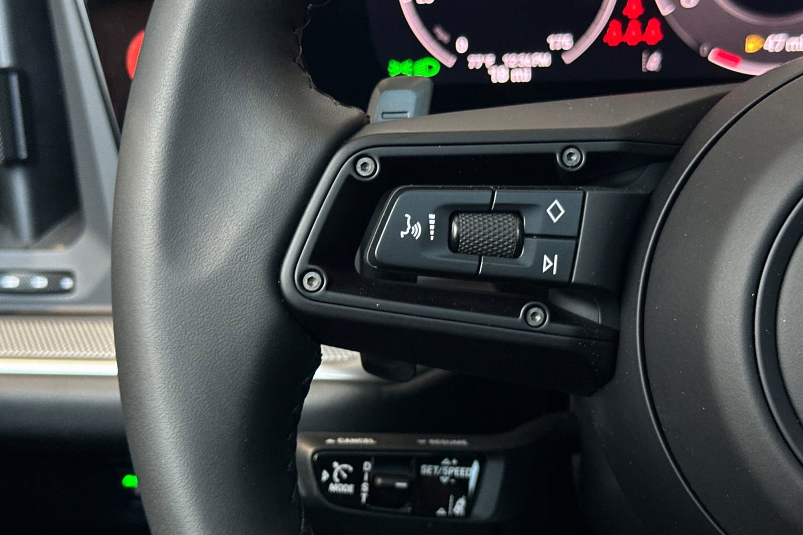 New 2025 Porsche Cayenne Coupe image 31