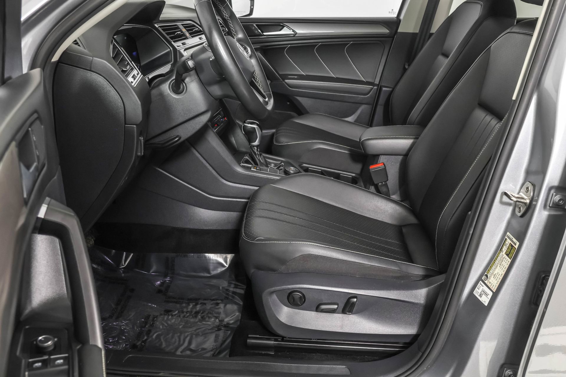 Used 2023 Volkswagen Tiguan SE image 22