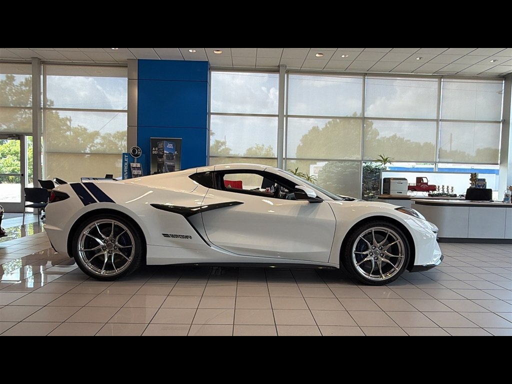 New 2027 Chevrolet Corvette Grand Sport RWD image 5