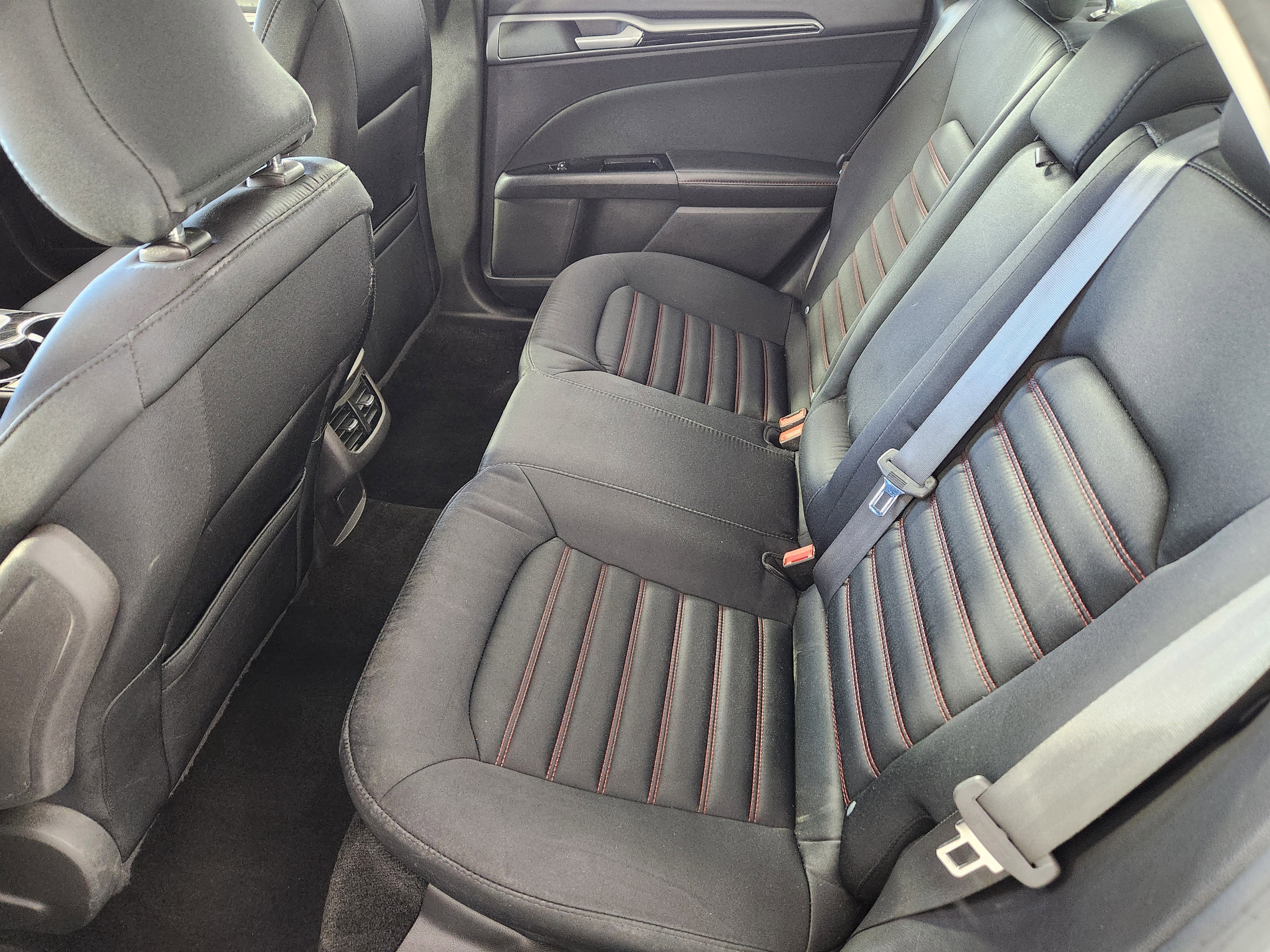 Used 2016 Ford Fusion SE w/ Equipment Group 201A FWD image 14