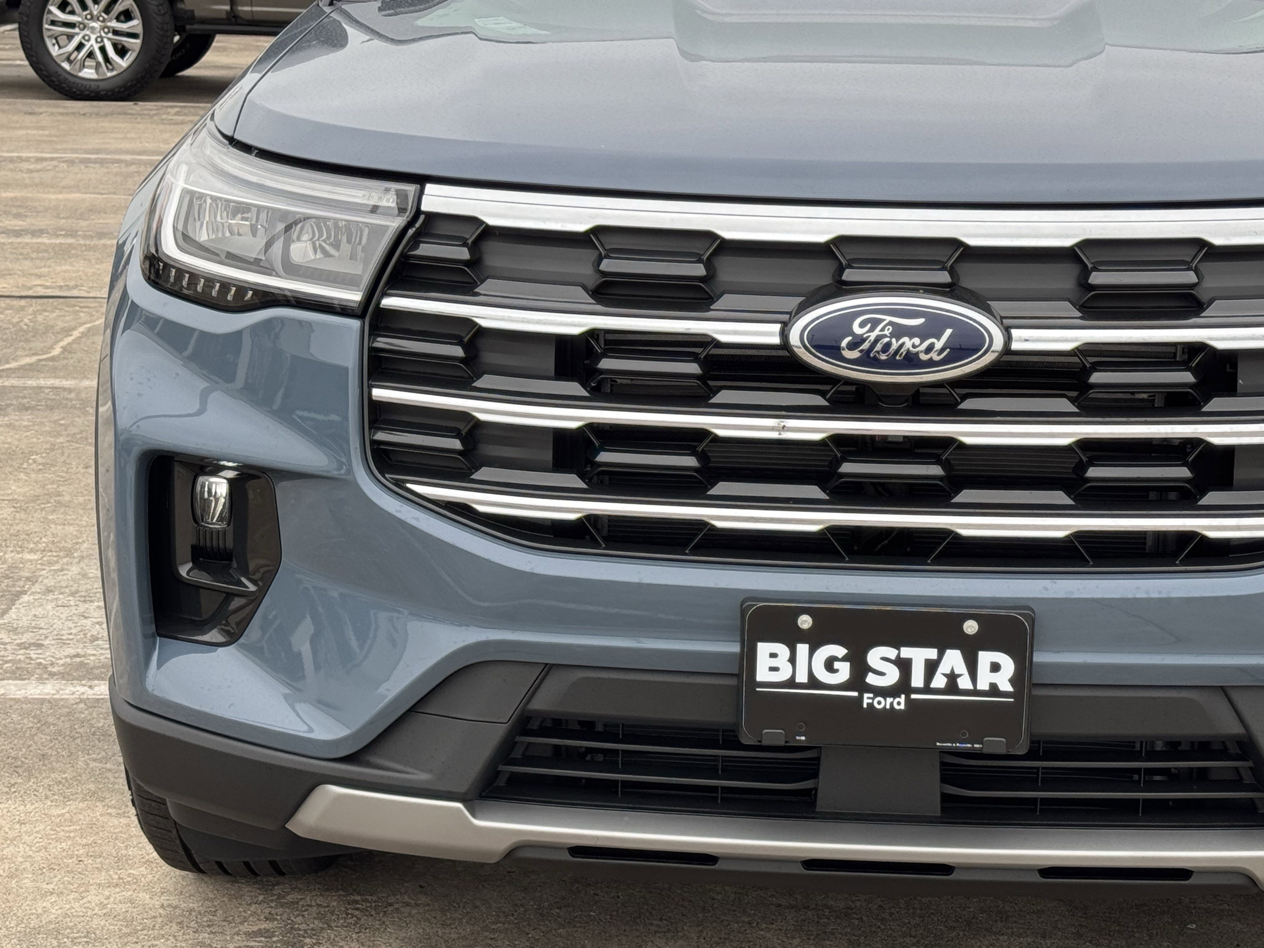 New 2026 Ford Explorer Active RWD image 6