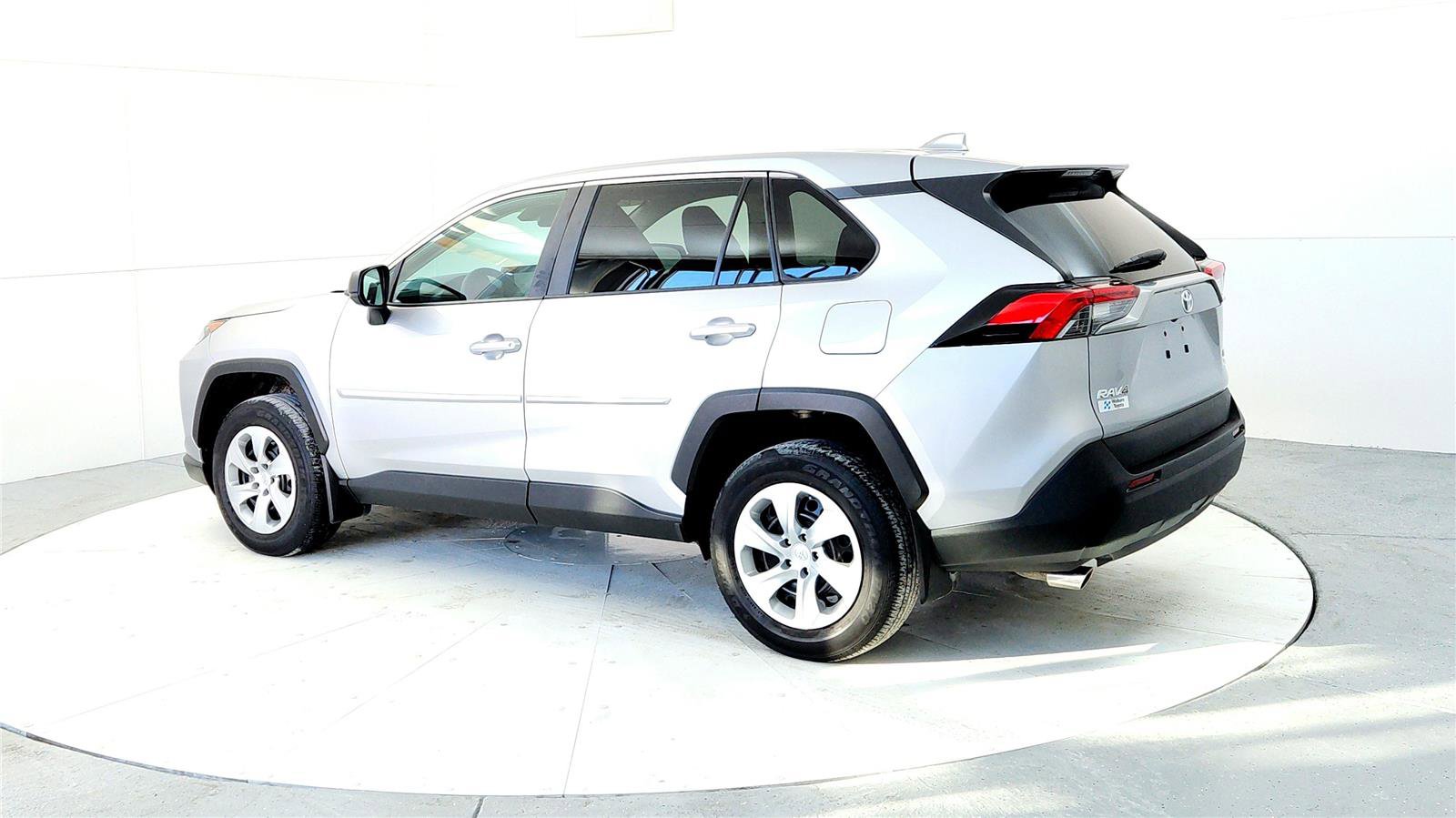 Certified 2022 Toyota RAV4 LE image 4