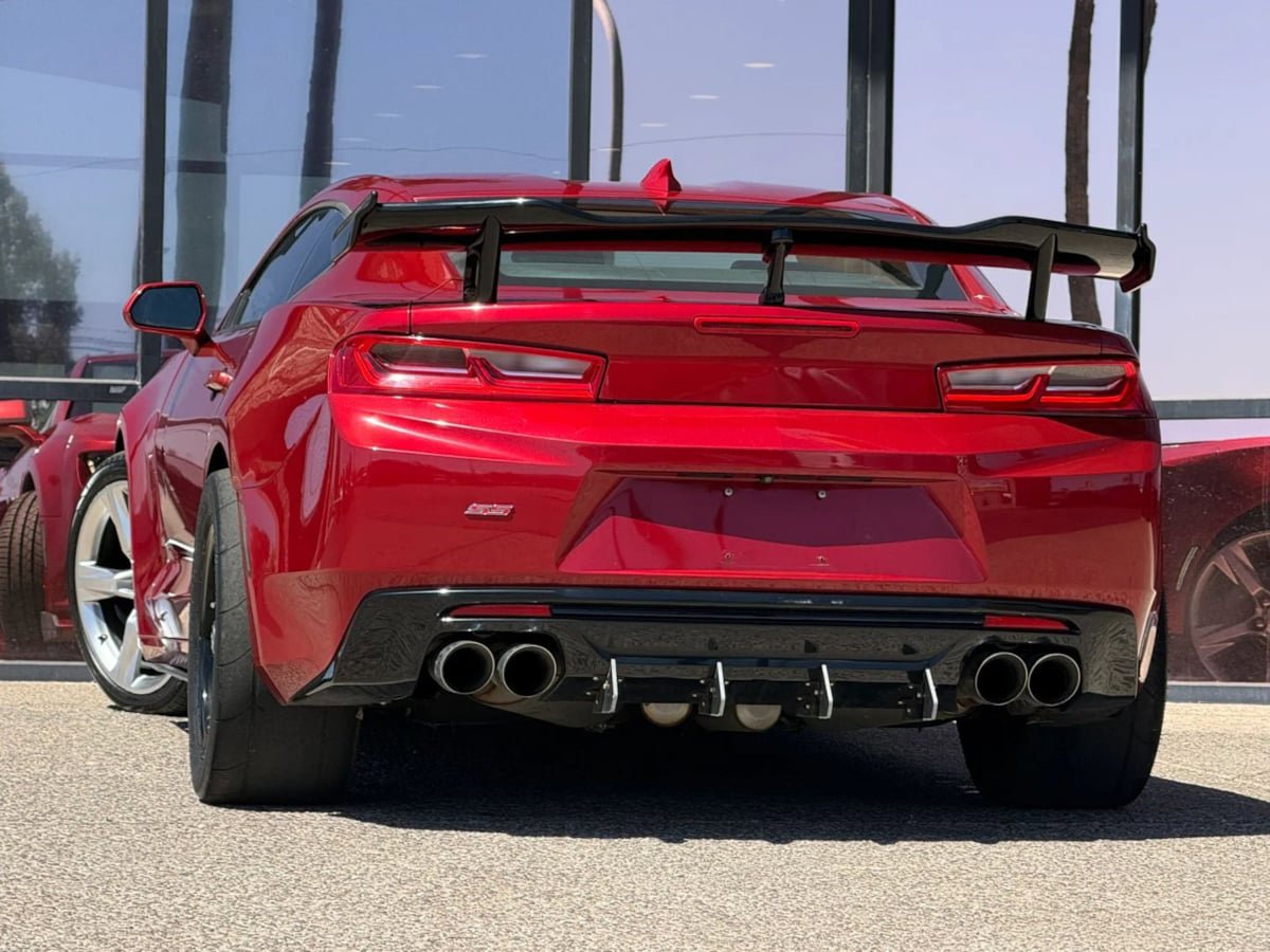 Used 2018 Chevrolet Camaro SS RWD image 8