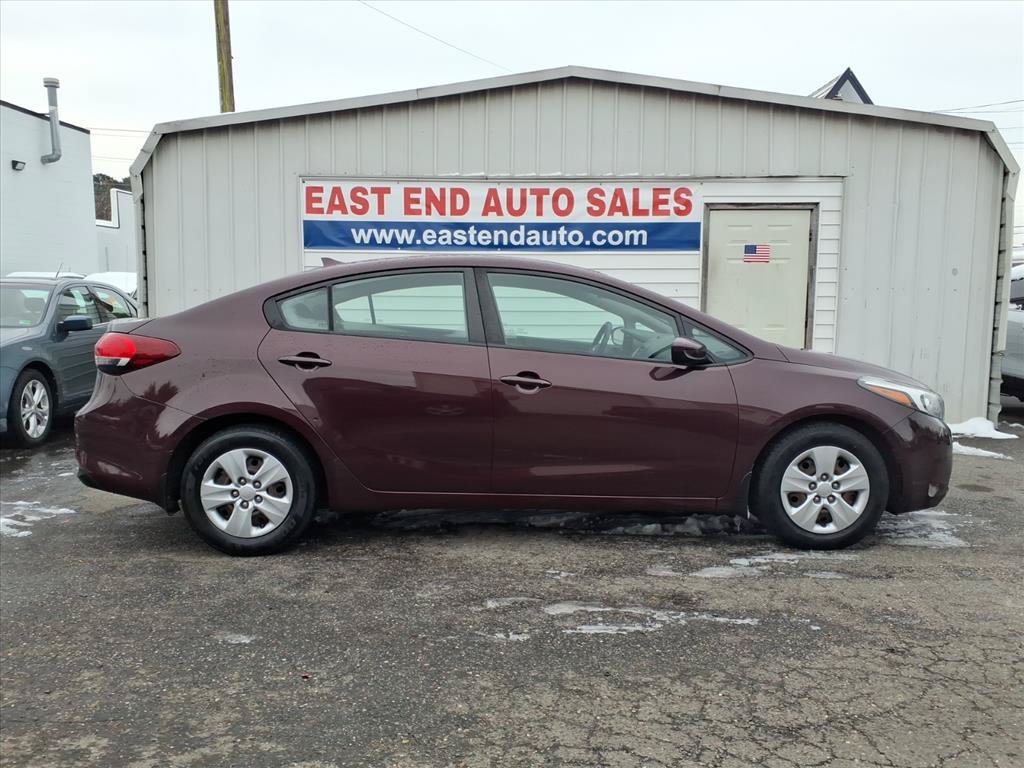 Used 2017 Kia Forte LX FWD image 2