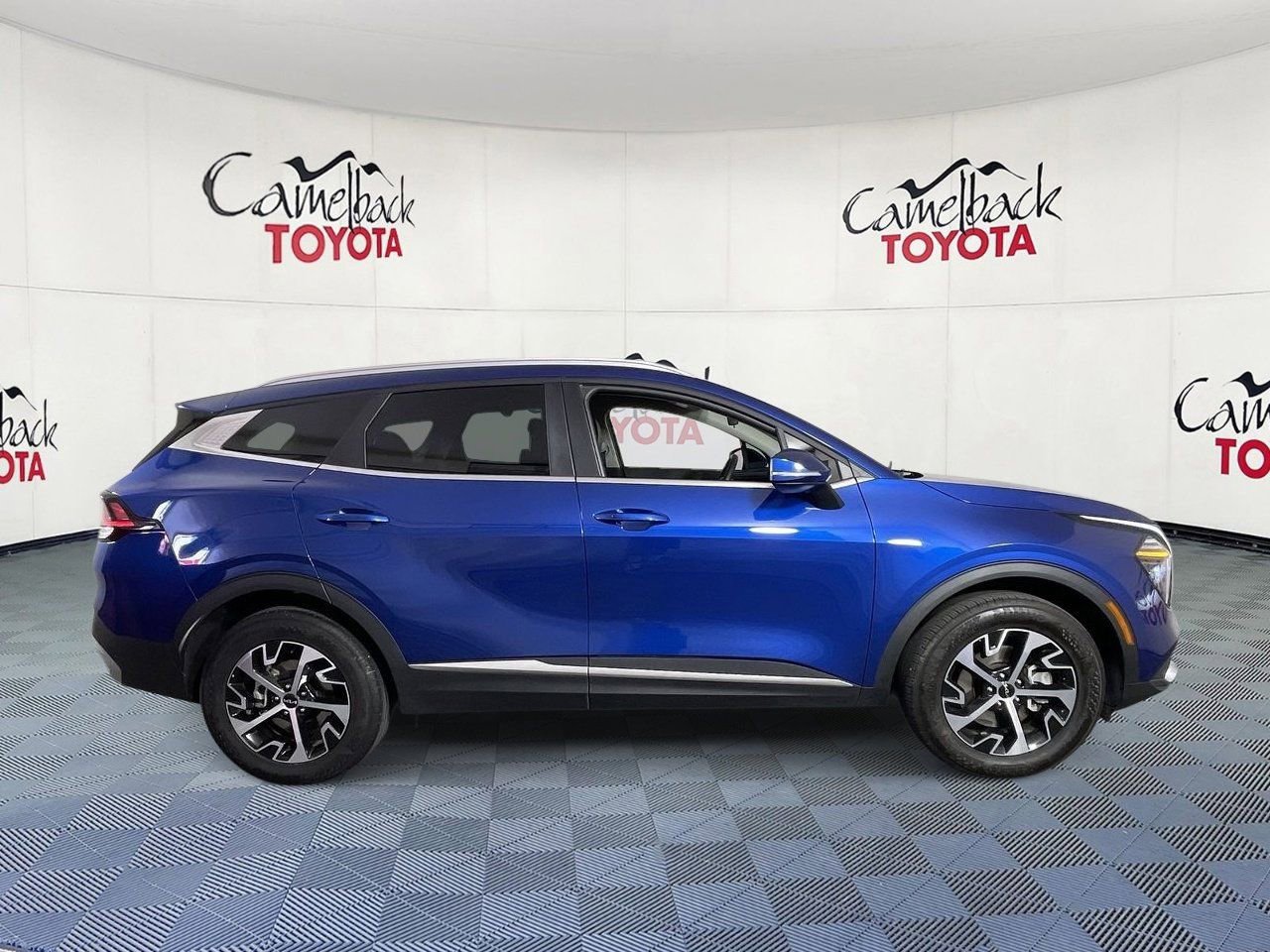Used 2025 Kia Sportage EX image 8