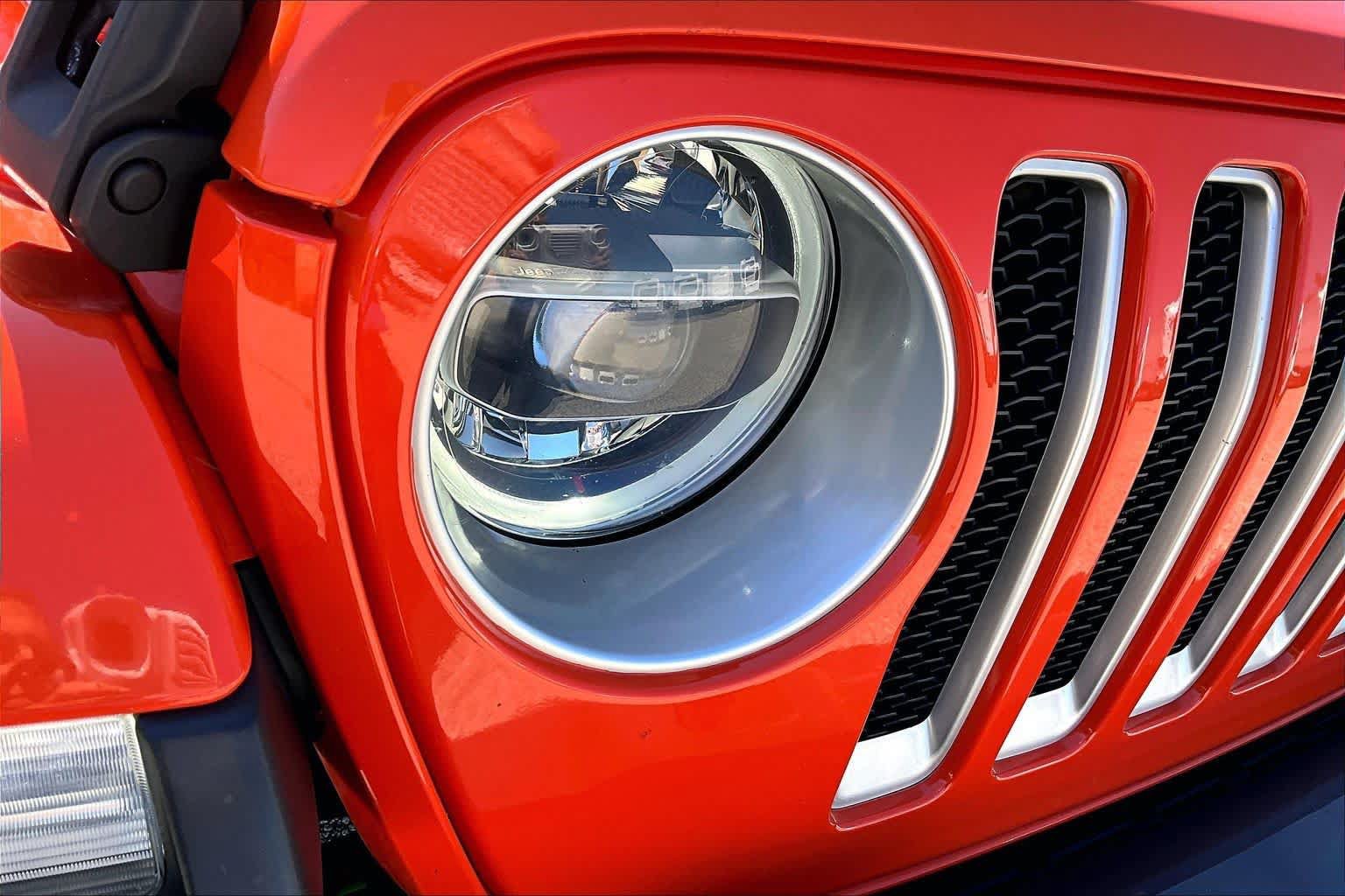 Used 2018 Jeep Wrangler Unlimited Sahara AWD/4WD image 27