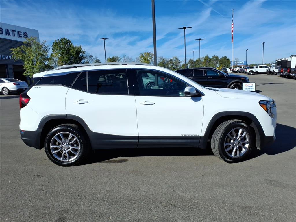 Used 2022 GMC Terrain SLT image 2