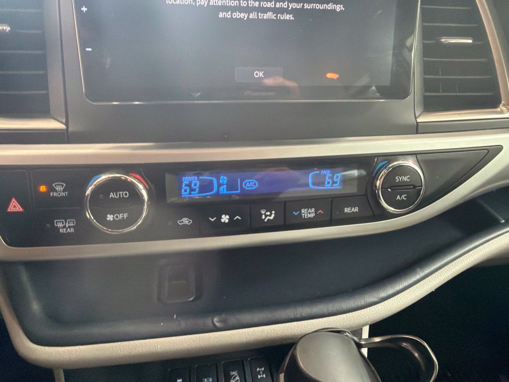 Used 2019 Toyota Highlander XLE AWD/4WD image 20