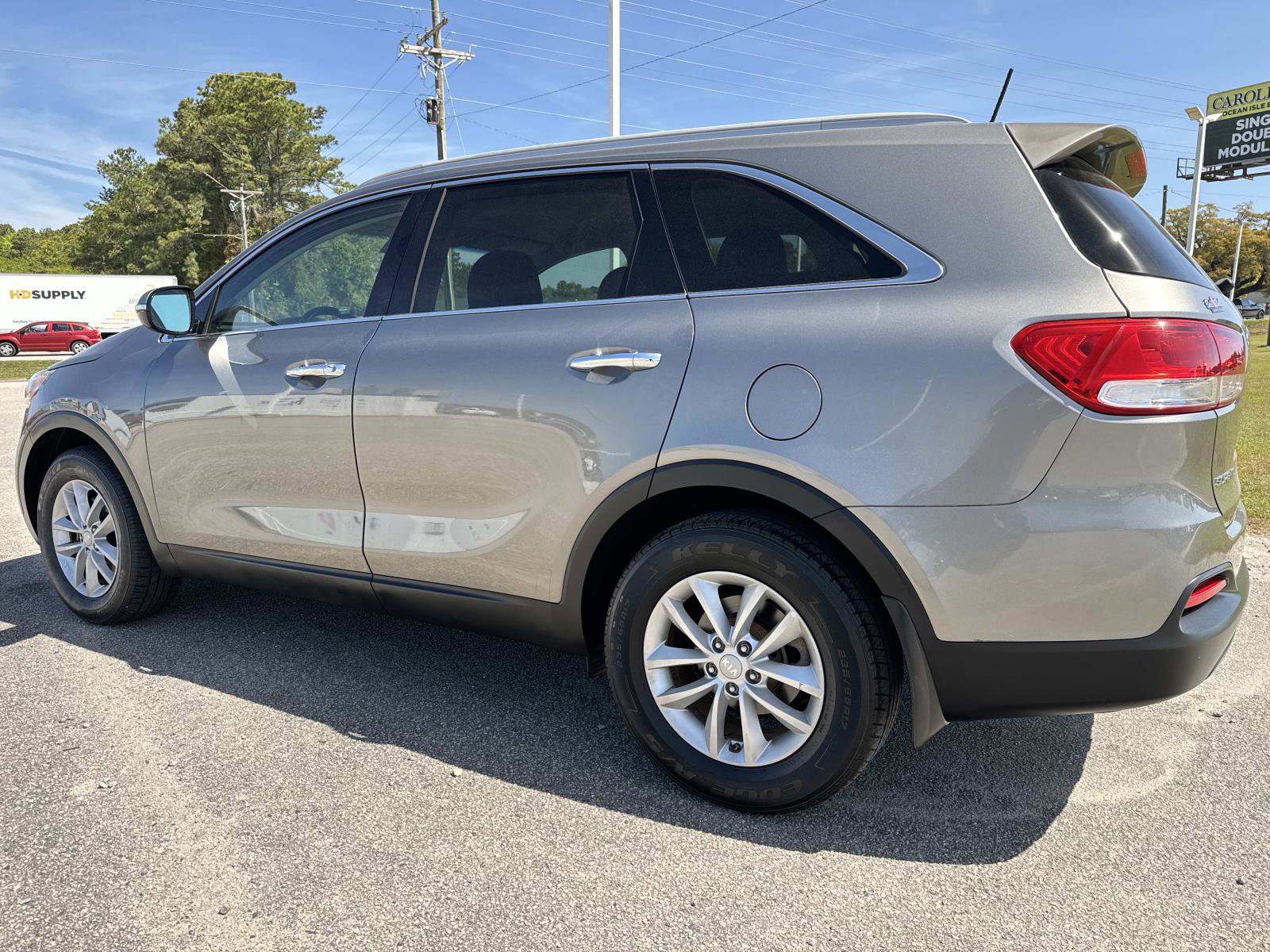 Used 2017 Kia Sorento LX image 6