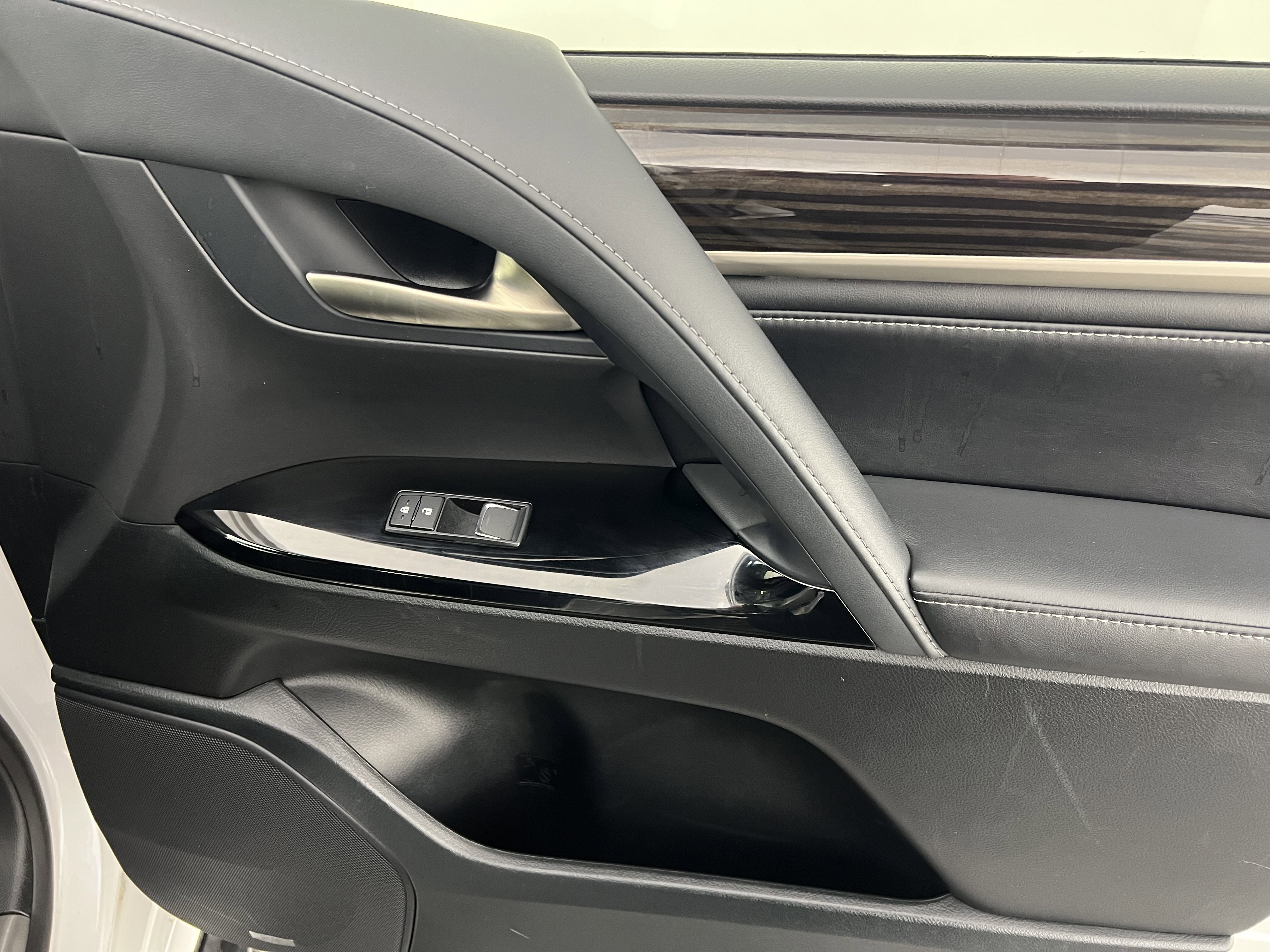 Used 2021 Lexus LX 570 4WD w/ Sport Package image 27