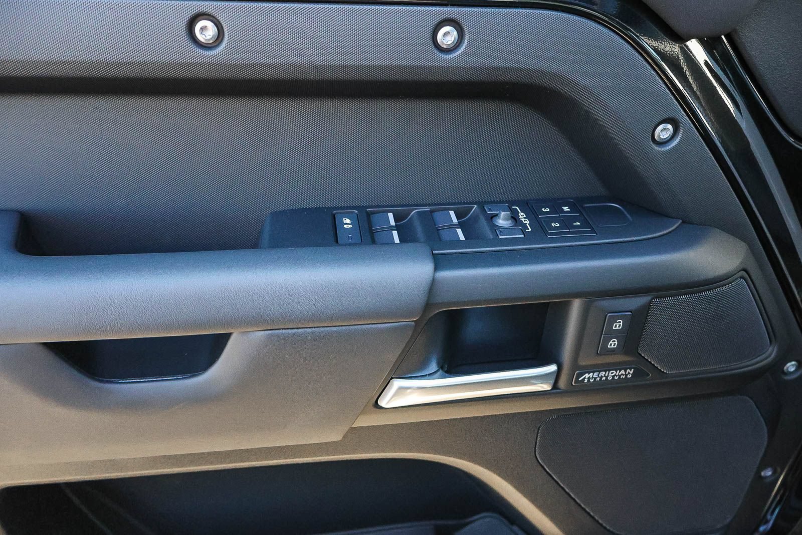 New 2026 Land Rover Defender 110 X-Dynamic SE AWD/4WD image 27