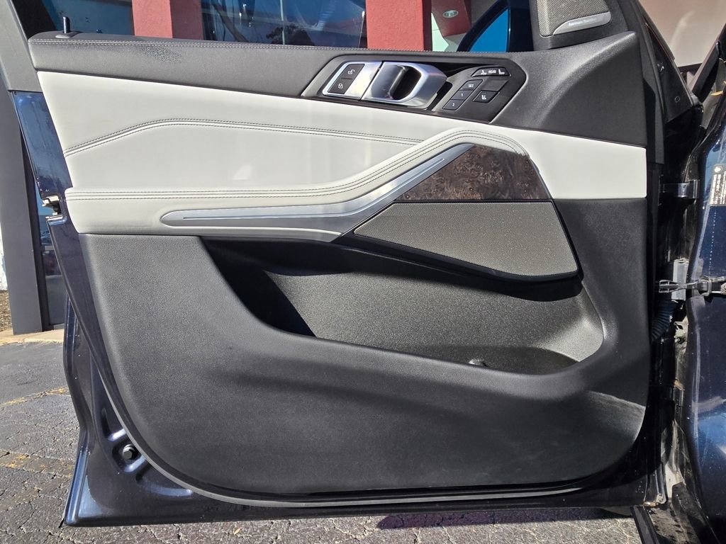 Used 2023 BMW X7 xDrive40i w/ M Sport Package AWD/4WD image 13