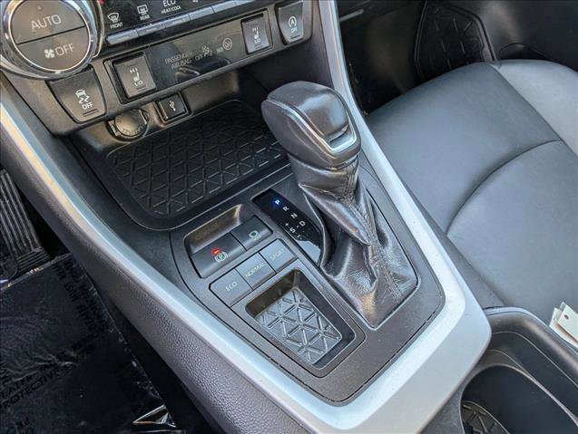 Used 2021 Toyota RAV4 XLE Premium image 11