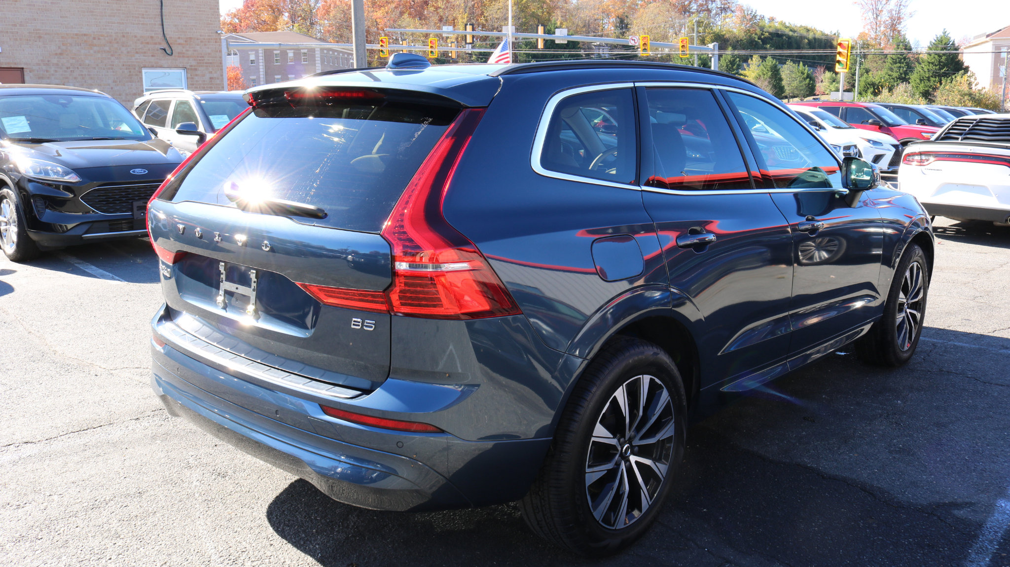 Used 2023 Volvo XC60 B5 Core w/ Protection Package Premier image 8