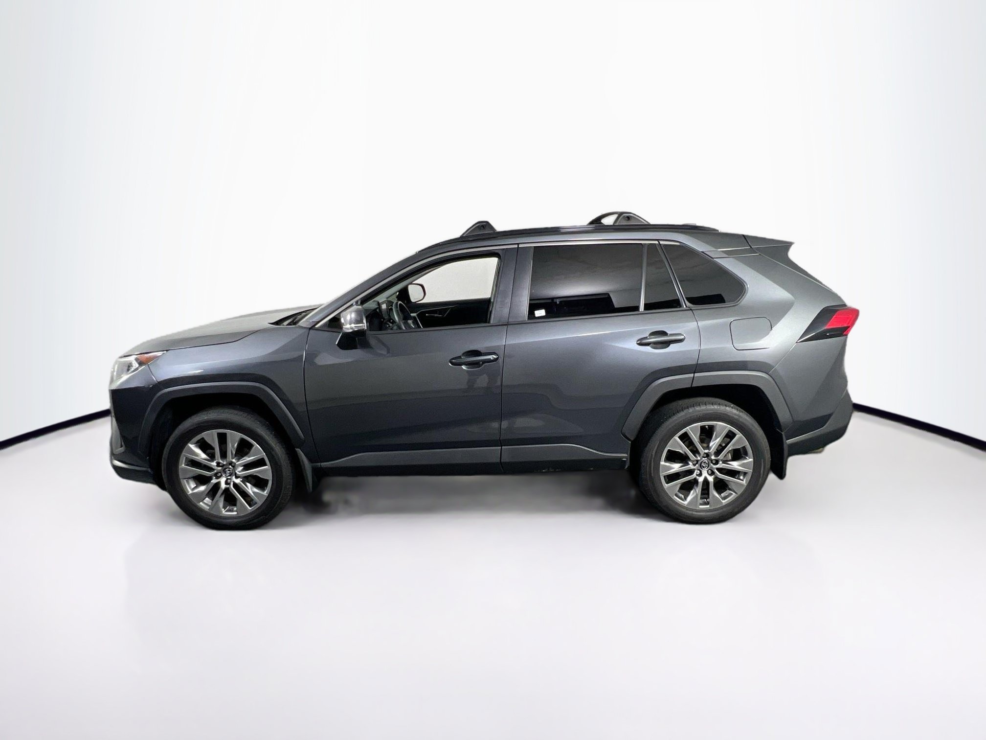 Used 2019 Toyota RAV4 XLE Premium w/ Cold Weather Package AWD/4WD image 8