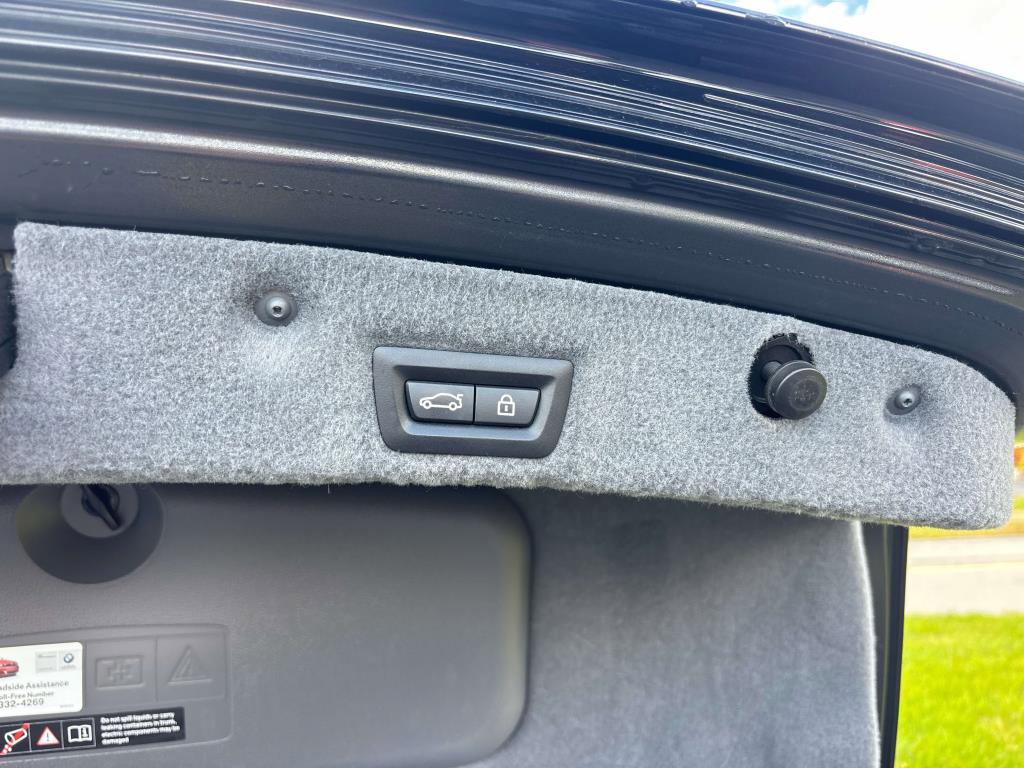 Used 2013 BMW 750i xDrive image 10