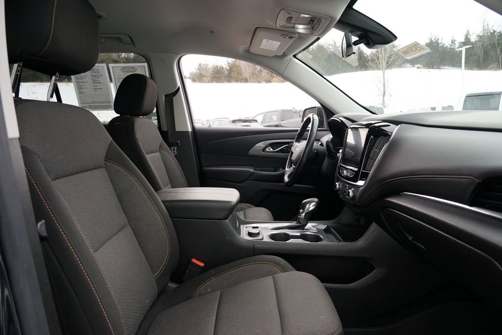 Used 2021 Chevrolet Traverse LT w/ LPO, Floor Liner Package image 30