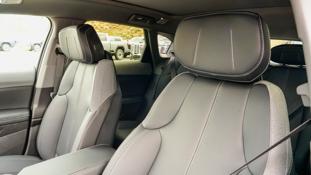 New 2027 Cadillac Optiq Luxury w/ LPO, Floor Liner Package AWD/4WD image 11
