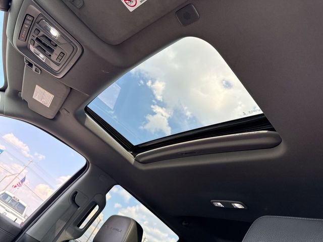 Used 2022 GMC Sierra 3500 Denali AWD/4WD image 22