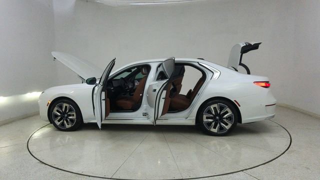 Used 2023 BMW i7 xDrive60 w/ Executive Package 2 image 78