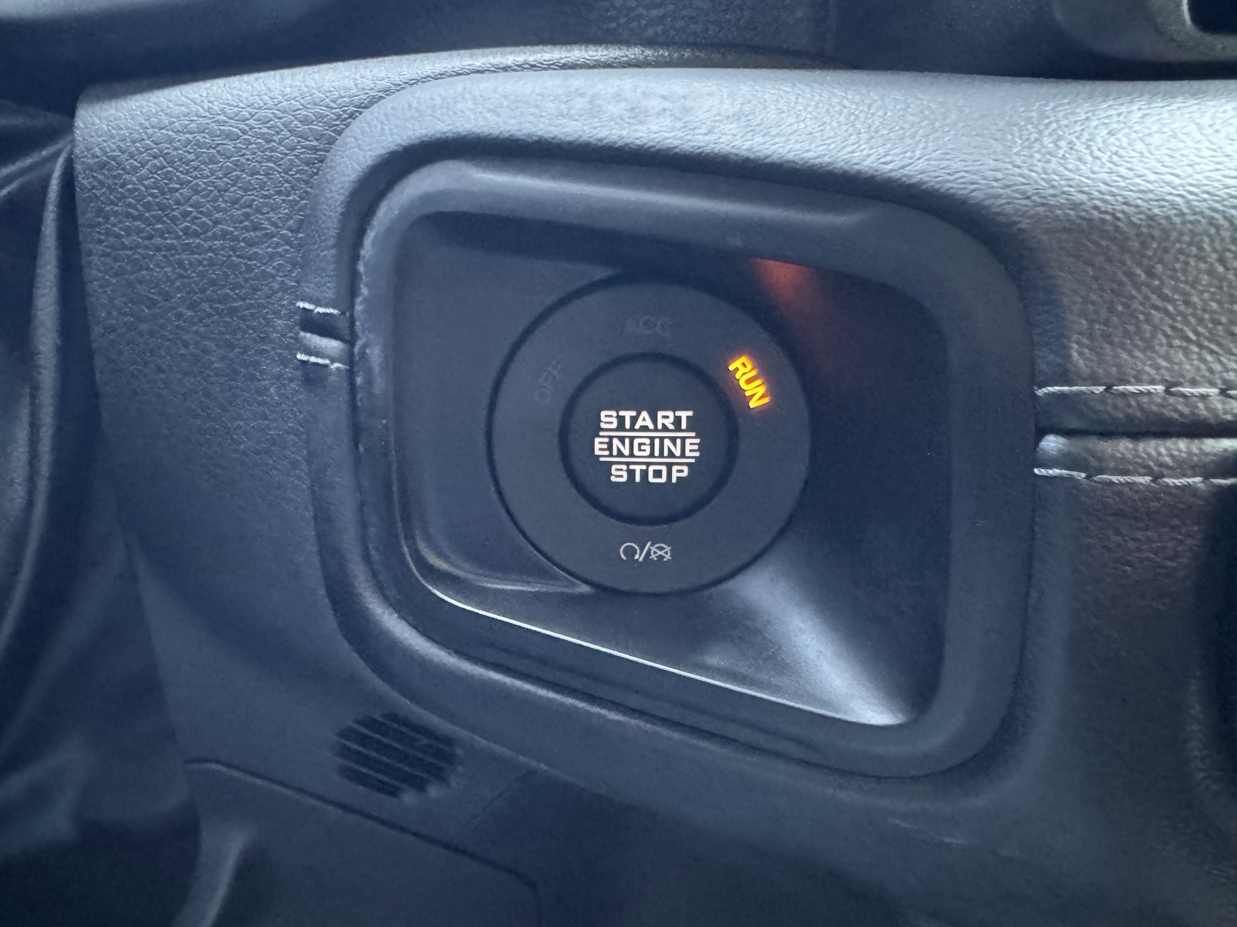 Used 2025 Jeep Gladiator Sport image 14