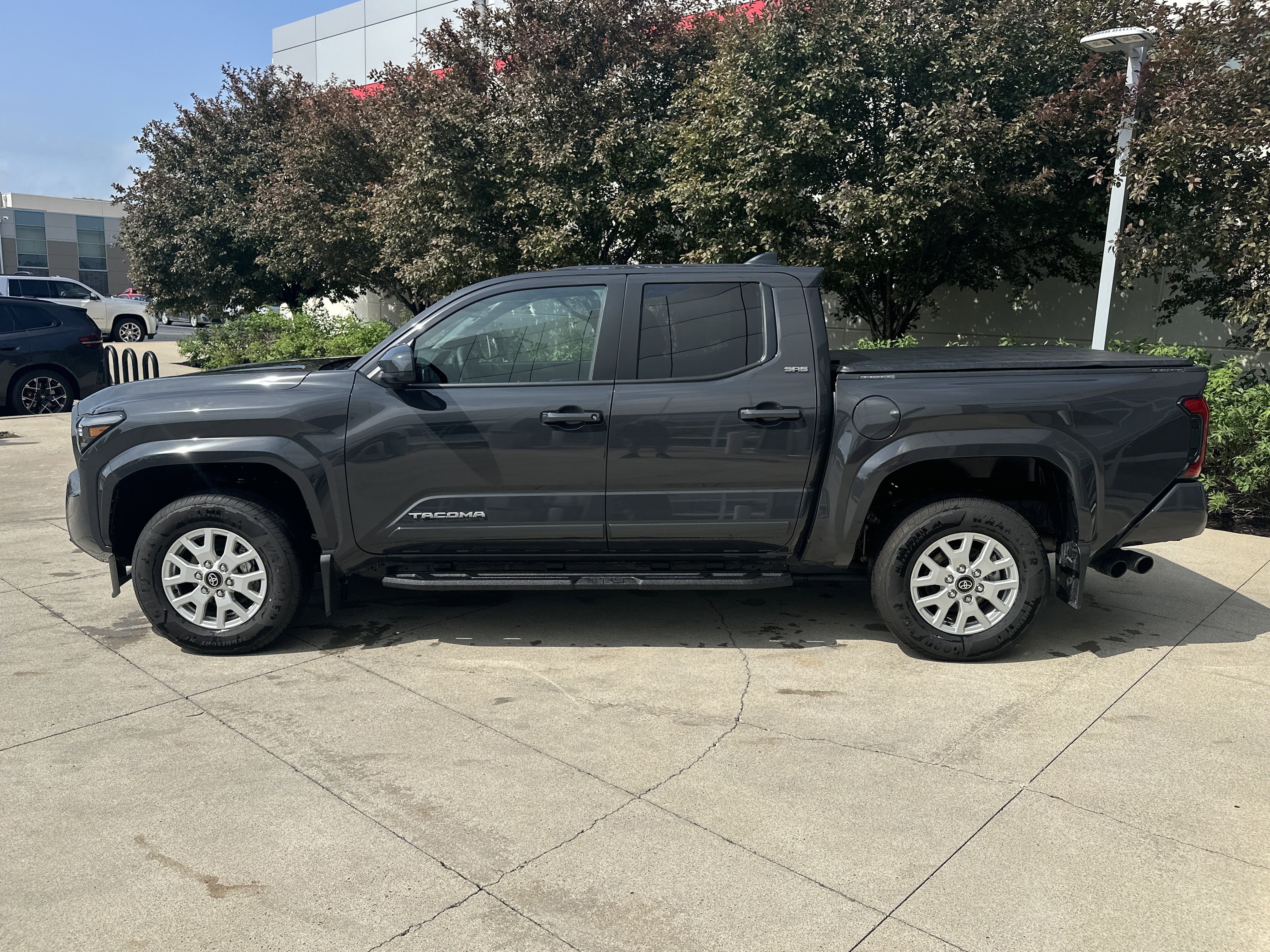 Used 2026 Toyota Tacoma SR5 AWD/4WD image 9
